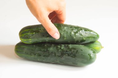 biyo salatalık beyaz arkaplanı kapat