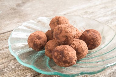 Tatlı patates ve çikolatalı mantar topları.