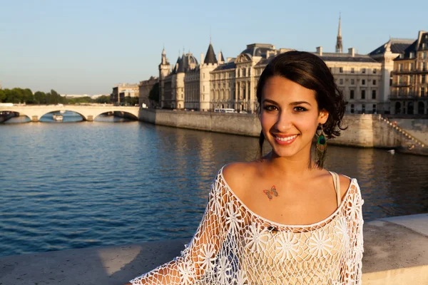 Beautiful Young Woman in Paris — Stock Photo, Image