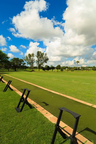 Тренувальне поле для гольфу — стокове фото
