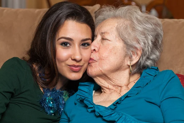 Grand-mère et petite-fille — Photo