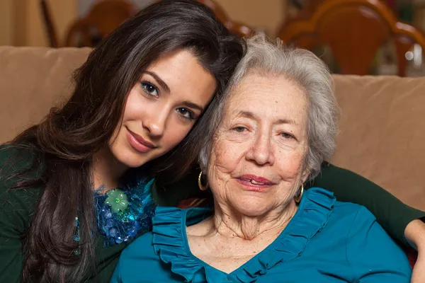 Grand-mère et petite-fille — Photo