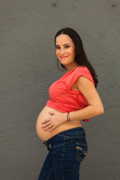 Jolie femme enceinte — Photo