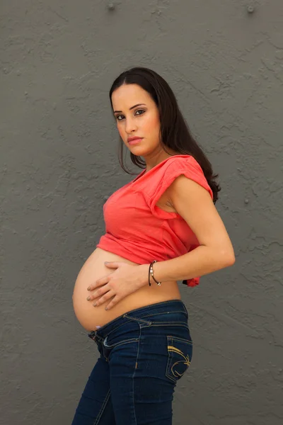 Jolie femme enceinte — Photo