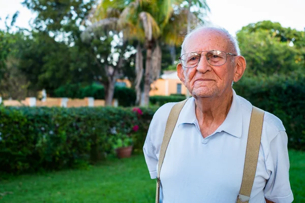 Ηλικιωμένος άνδρας — Φωτογραφία Αρχείου