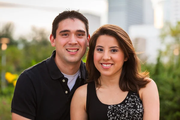 Pareja joven —  Fotos de Stock