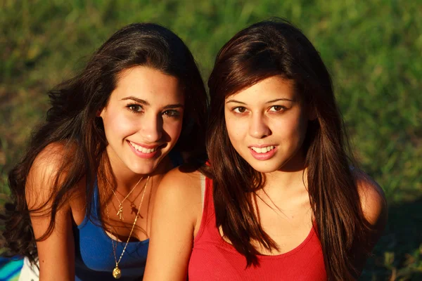 Meninas da faculdade bonitas — Fotografia de Stock