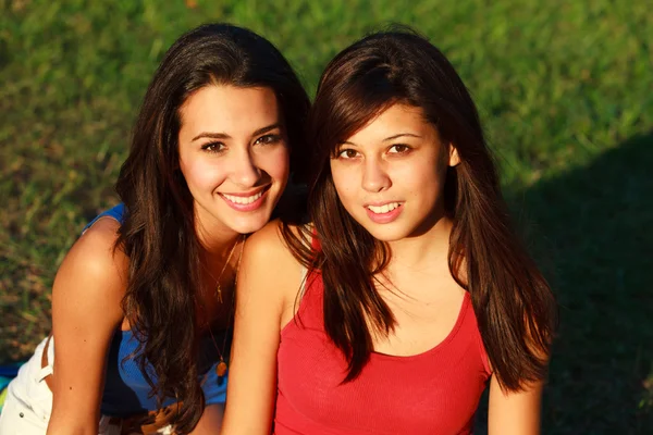 Meninas da faculdade bonitas — Fotografia de Stock