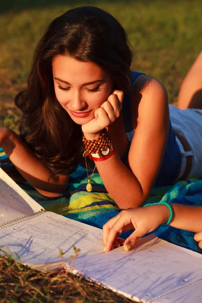 Beautiful college girl — Stock Photo, Image