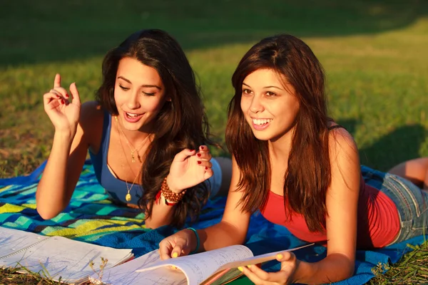 Beautiful college girls — Stock Photo, Image