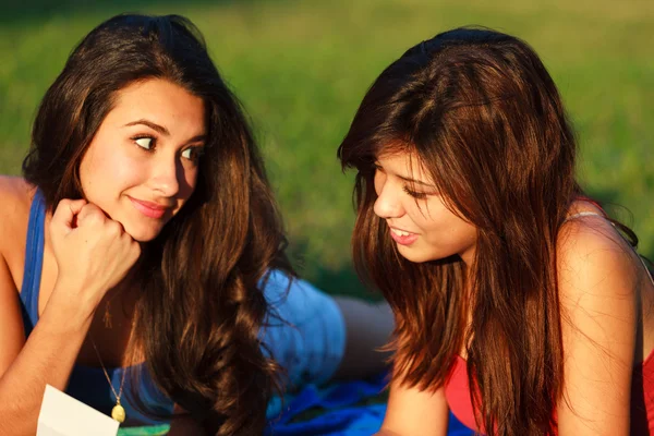 Beautiful college girls — Stock Photo, Image