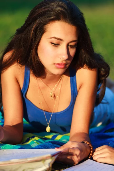 Beautiful college girl — Stock Photo, Image