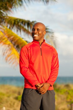 Yakışıklı genç adam.