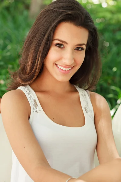 Beautiful young woman — Stock Photo, Image