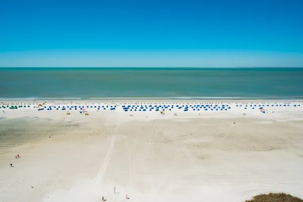 На даху готелю beach подання — стокове фото