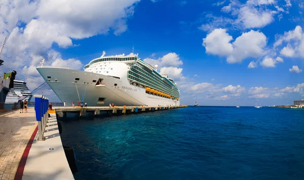 Navio de cruzeiro — Fotografia de Stock