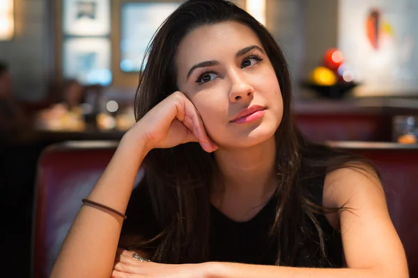 Mulher bonita jovem — Fotografia de Stock