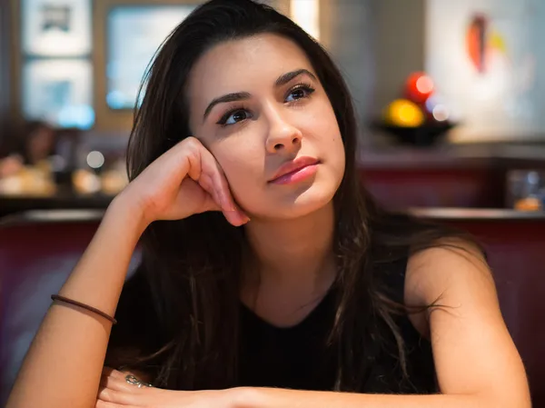 Mulher bonita jovem — Fotografia de Stock