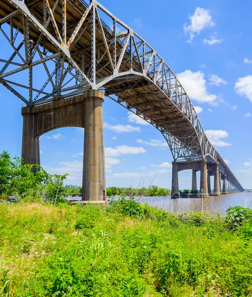 湾の海岸の橋 — ストック写真