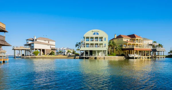 Waterfront homes — Stock Photo, Image