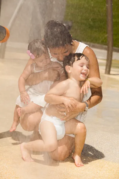 Famiglia giovane — Foto Stock