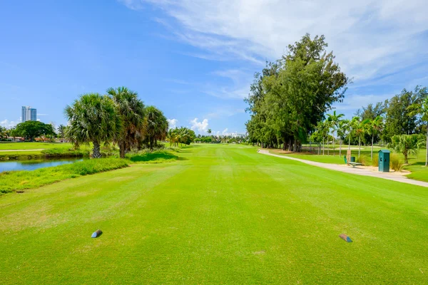 Belo campo de golfe — Fotografia de Stock