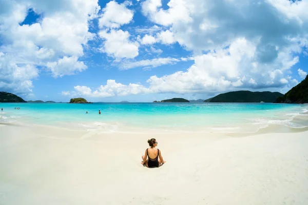 Bella spiaggia di caraibi — Foto Stock