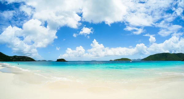 Bella spiaggia di caraibi — Foto Stock