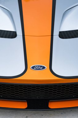 Miami, Florida USA - 20 Şubat 2022: Egzotik Ford GT süper arabası Miami Concours 'un lüks Tasarım Bölgesi' ndeki araba fuarında sergileniyor.