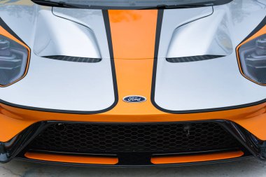 Miami, Florida USA - 20 Şubat 2022: Egzotik Ford GT süper arabası Miami Concours 'un lüks Tasarım Bölgesi' ndeki araba fuarında sergileniyor.