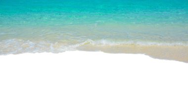 Beyaz arkaplanda deniz dalgası izole edildi