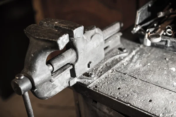 Iron Vice in Workshop — Stock Photo, Image