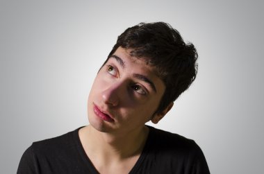dalgın, genç bir adam portresi