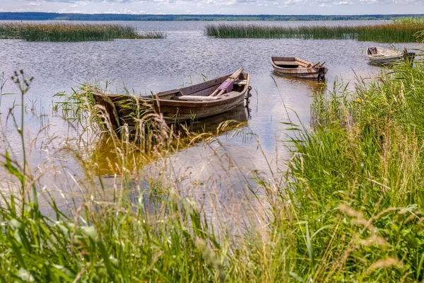 Boot Zum Fischen Boot Ufernähe Vor Dem Hintergrund Des Sees — Stockfoto