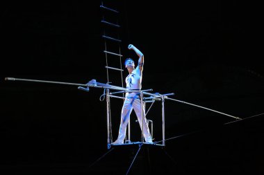 Minsk, Belarus - 27 Eylül 2019: ip cambazı. Kore. II Minsk Uluslararası Sirk Sanat Festivali.