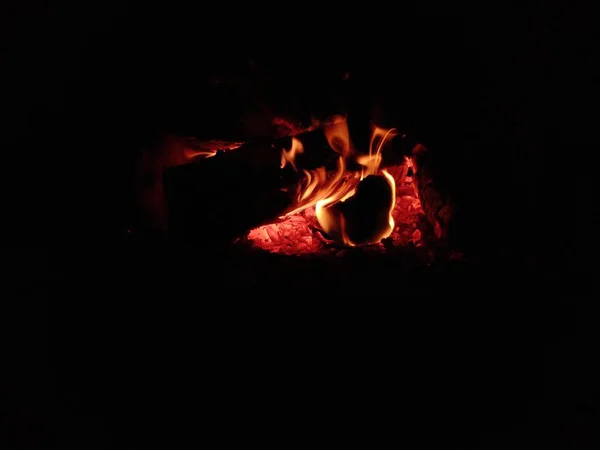 Φωτιά Στο Τζάκι Του Σπιτιού Θέρμανση Έννοια Στα Τέλη Του — Φωτογραφία Αρχείου