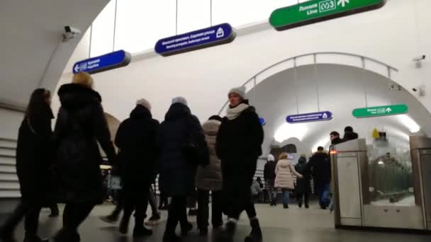 Ocak 2022 Metrodaki Insanların Videosu Kalabalık Omikron Salgını Sırasında Toplu — Stok video