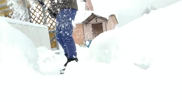 Petugas Kebersihan Pada Bulan Januari Memindahkan Salju Tempat Kerja — Stok Video