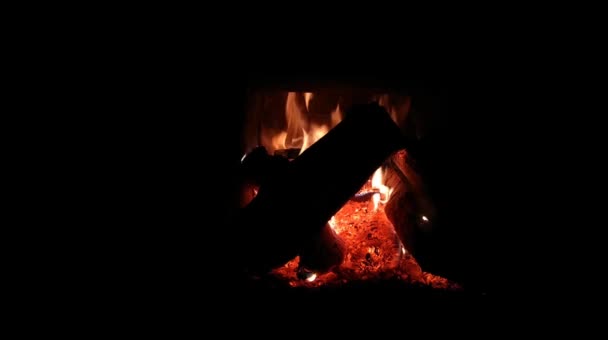 Vídeo Relajante Cálido Acogedor Fuego Ardiente Una Chimenea Ladrillo Fondo — Vídeo de stock