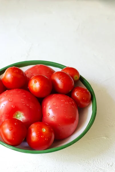 Red Ripe Tomatoes Different Sizes Ceramic Deep Bowl White Background — Stockfoto