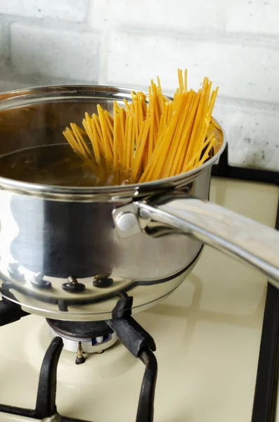 Spaghetti Cooked Shiny Pot Feta Pasta Concept Trend Food Vertical — Fotografia de Stock