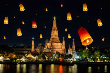 WAT arun altında loy krathong gün, Tayland