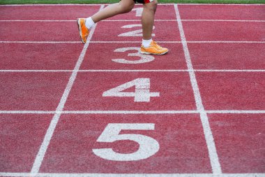 Runner geçerek bitiş çizgisine