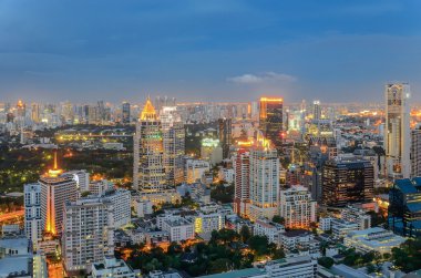 Bangkok şehir gece görünümü güzel gökyüzü ile