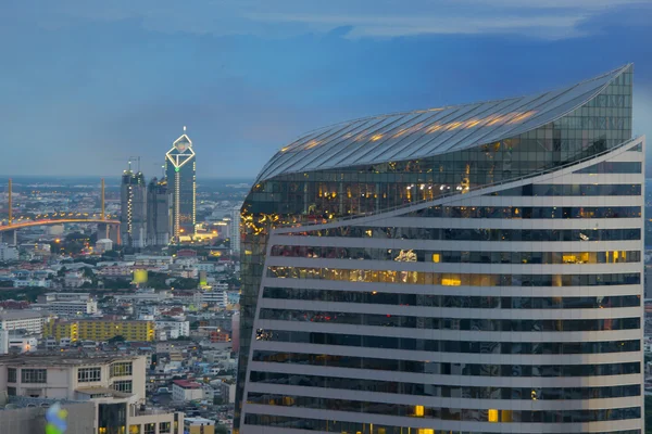 Moderne commerciële stad (bangkok) in nacht — Stockfoto