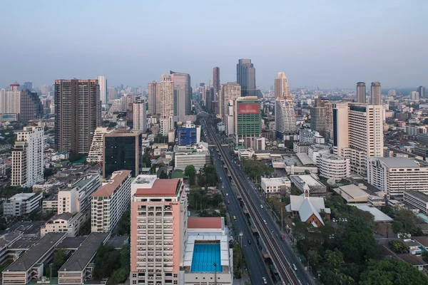 O edifício moderno Downtown distrito de negócios de Bangkok — Fotografia de Stock