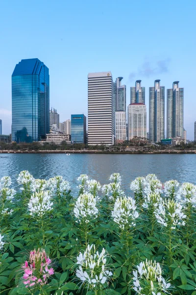 Edificio moderno Highrise en Bangkok, Tailandia . —  Fotos de Stock