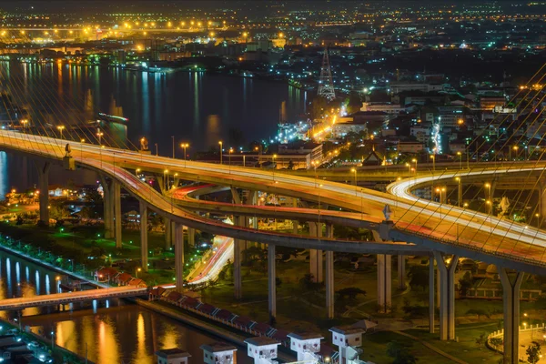 El puente de Bhumibol también conocido como el puente de circunvalación industrial — Foto de Stock