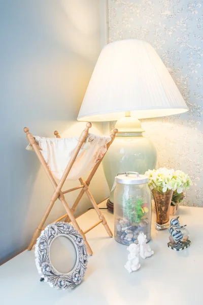 Table lamp and vintage style decoration — Stock Photo, Image