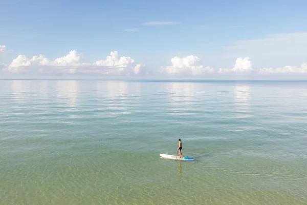 Vue Aérienne Homme Asiatique Faisant Planche Souper Dans Des Eaux — Photo